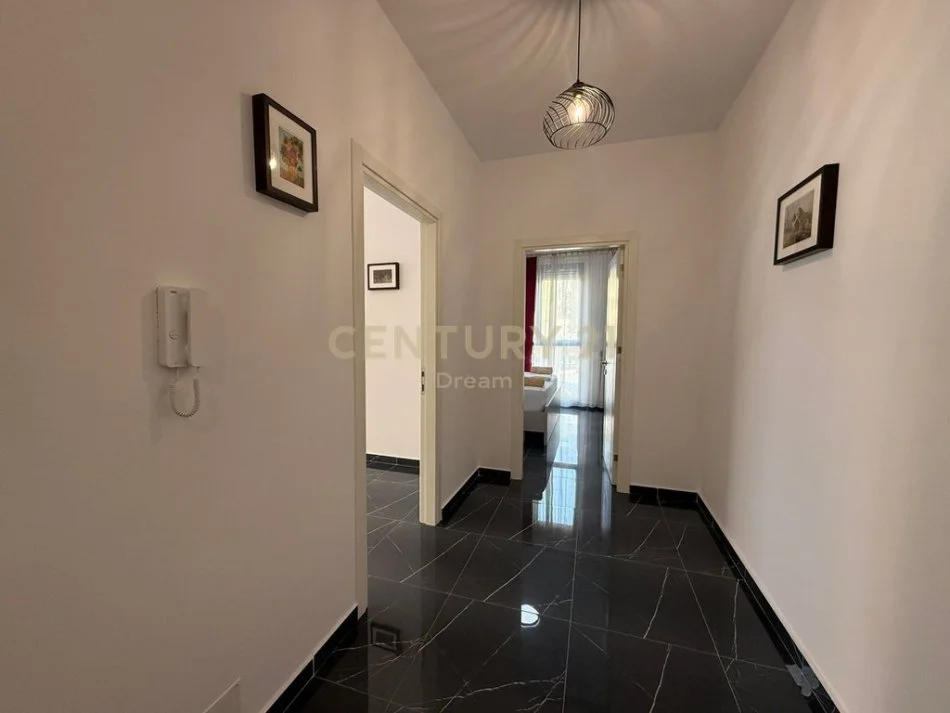 Tirane, jepet me qera apartament 2+1 Kati 1, 95 m² 600 € (ASL2 prane ish Venue Club)