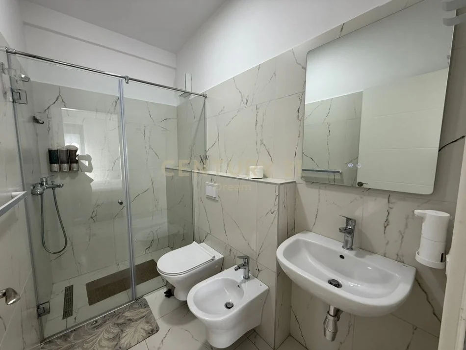 Tirane, jepet me qera apartament 2+1 Kati 3, 95 m² 600 € (kompleksin ASL2 prane ish Venue Club.)