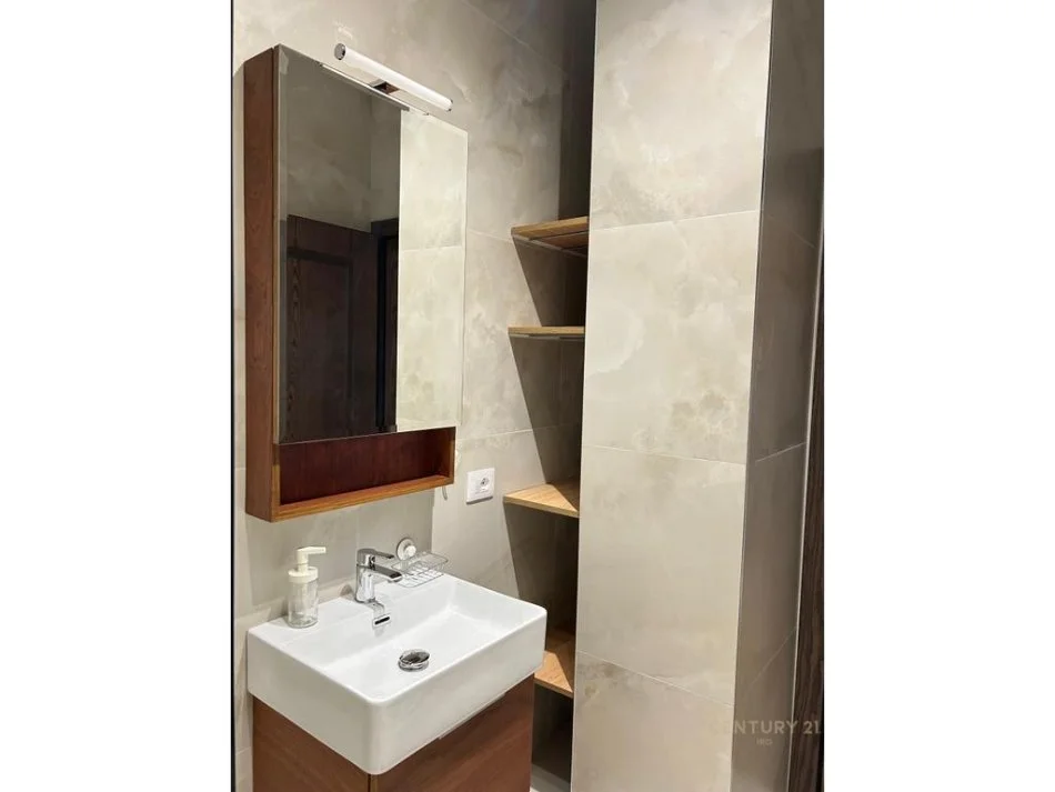 Tirane, jepet me qera apartament 1+1 Kati 9, 87 m² 550 € (OASIS RESIDENCE, Unaza e Re)