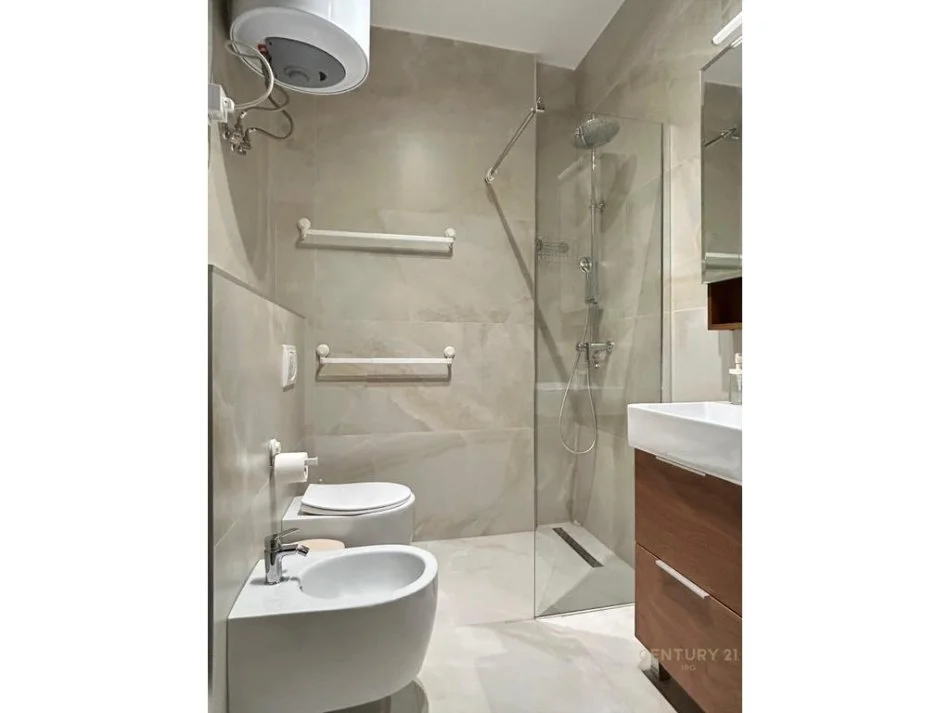 Tirane, jepet me qera apartament 1+1 Kati 9, 87 m² 550 € (OASIS RESIDENCE, Unaza e Re)