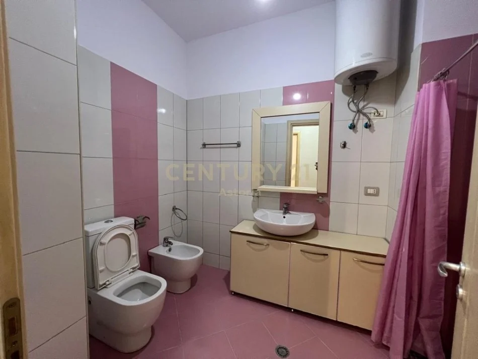 Tirane, jepet me qera apartament 2+1 Kati 8, 105 m² 750 € (prane kompleksit Delijorgji)