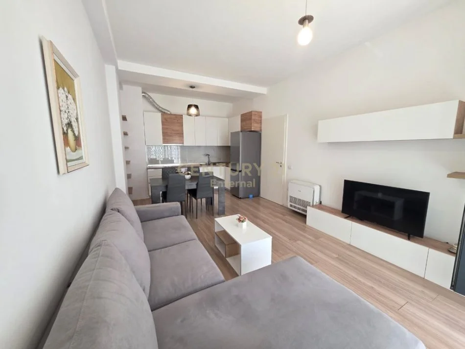 Tirane, jepet me qera apartament 2+1 Kati 2, 86 m² 750 € (Rruga Muhamet Gjollesha)