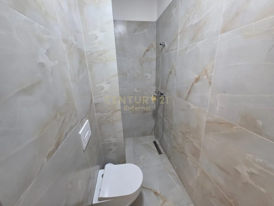 Tirane, jepet me qera apartament 2+1 Kati 2, 86 m² 750 € (Rruga Muhamet Gjollesha)