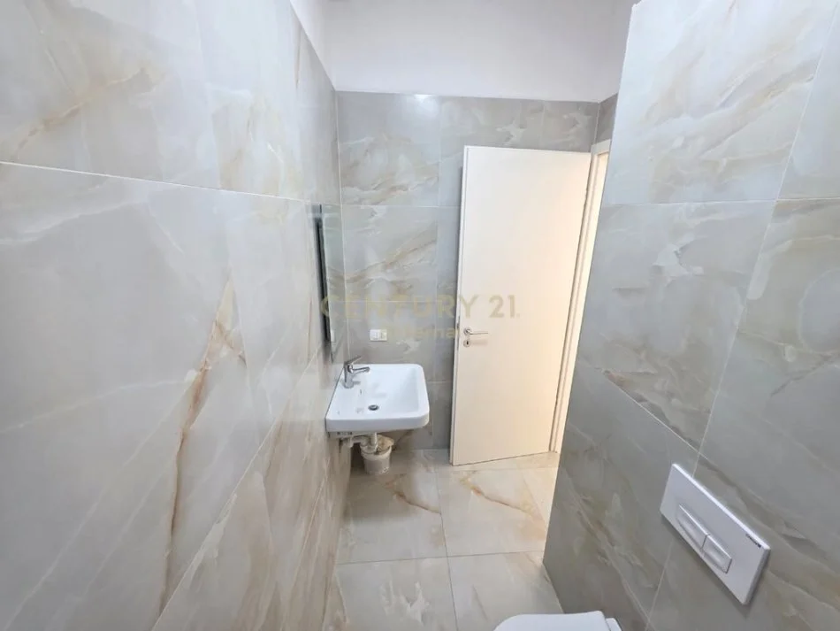 Tirane, jepet me qera apartament 2+1 Kati 2, 86 m² 750 € (Rruga Muhamet Gjollesha)