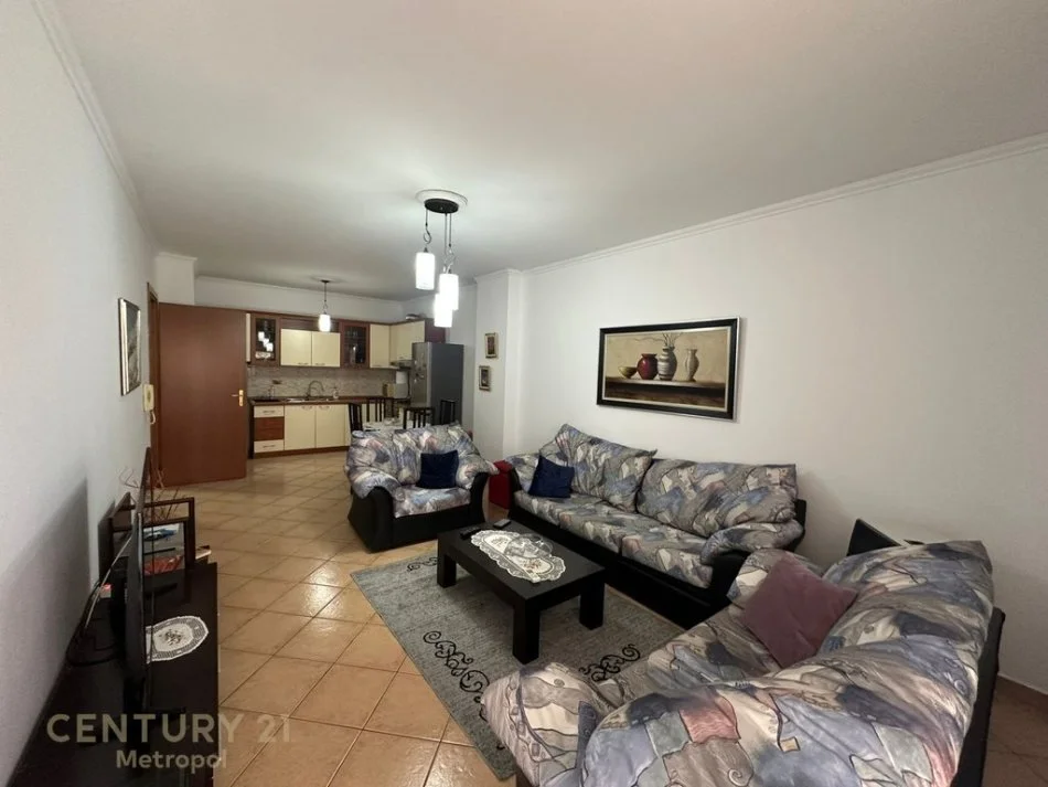 Tirane, jepet me qera apartament 1+1 Kati 7, 500 € (Perball Delijorgjit)