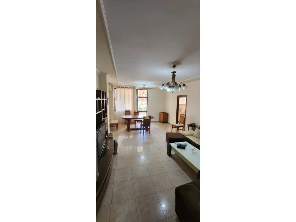 Tirane, jepet me qera apartament 3+1+Aneks+Ballkon Kati 2, 153 m² 900 € (Shkolla Osman Myderizi Tirana Albania)