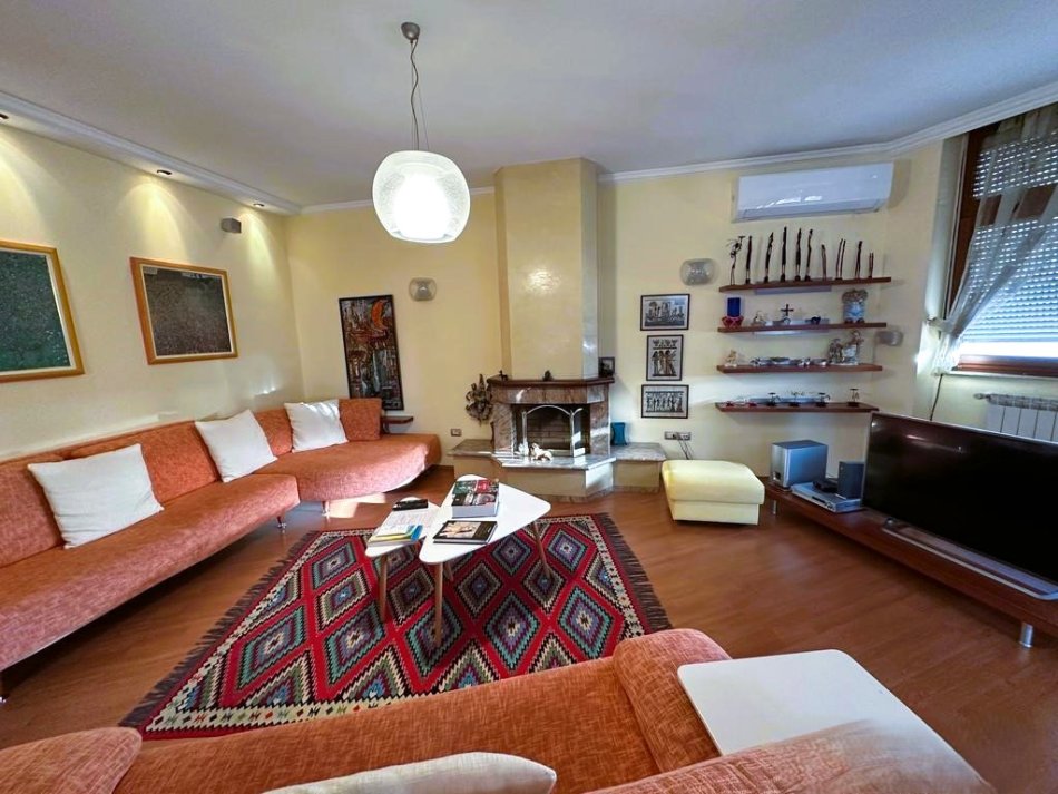 Tirane, jepet me qera apartament 3+1+Aneks+Ballkon Kati 4, 180 m² 800 € 