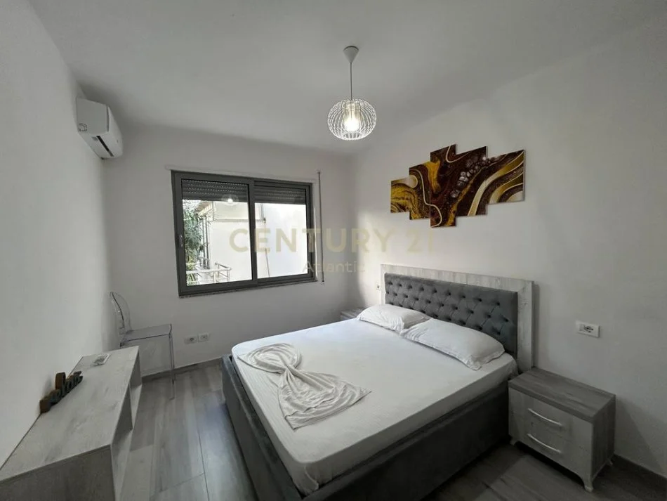 Durres, jepet me qera apartament 2+1+Ballkon Kati 1, 350 € (golem)