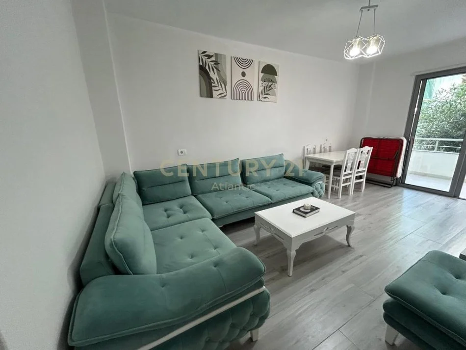 Durres, jepet me qera apartament 2+1+Ballkon Kati 1, 350 € (golem)