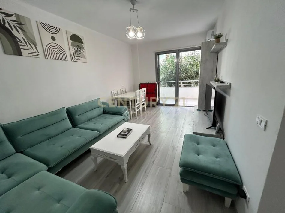 Durres, jepet me qera apartament 2+1+Ballkon Kati 1, 350 € (golem)