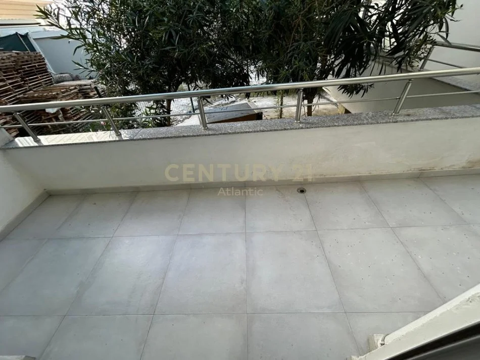 Durres, jepet me qera apartament 2+1+Ballkon Kati 1, 350 € (golem)