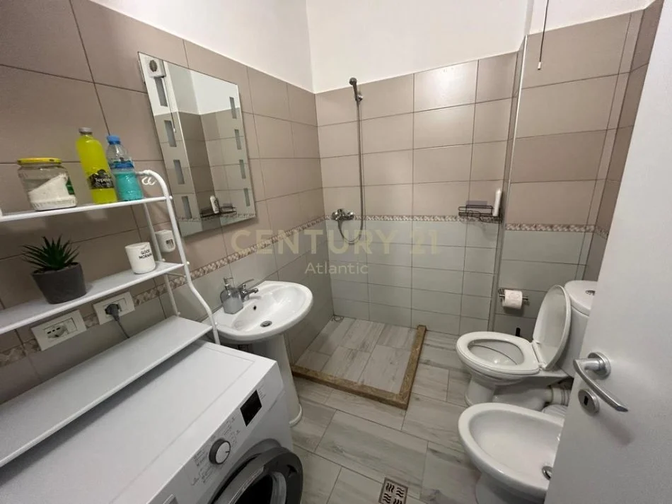 Durres, jepet me qera apartament 2+1+Ballkon Kati 1, 350 € (golem)