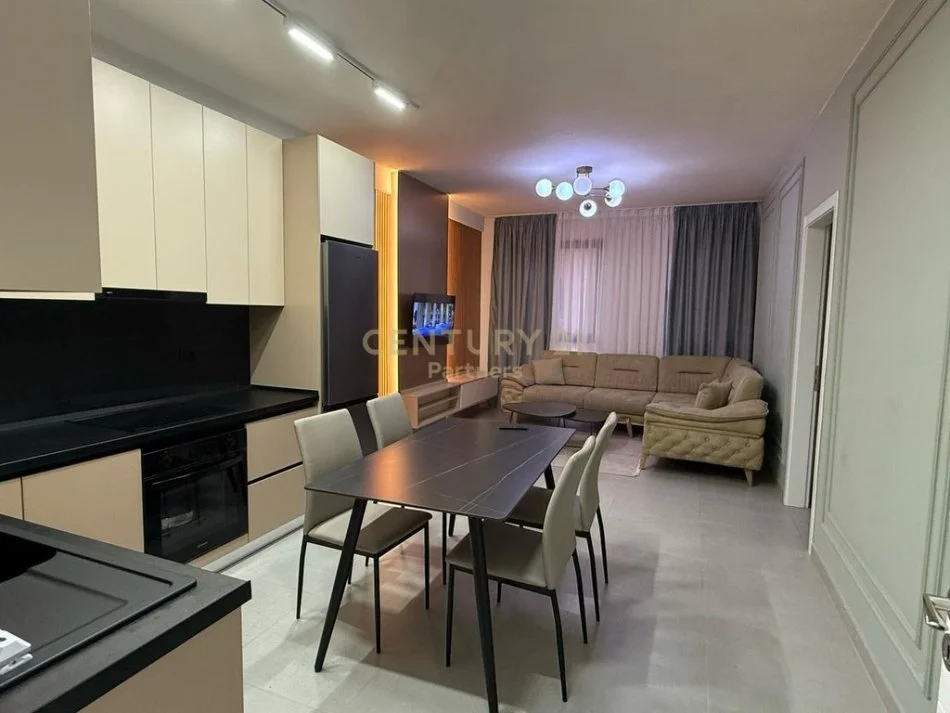 Tirane, jepet me qera apartament 2+1 Kati 1, 98 m² 650 € (UNAZE TE RE)