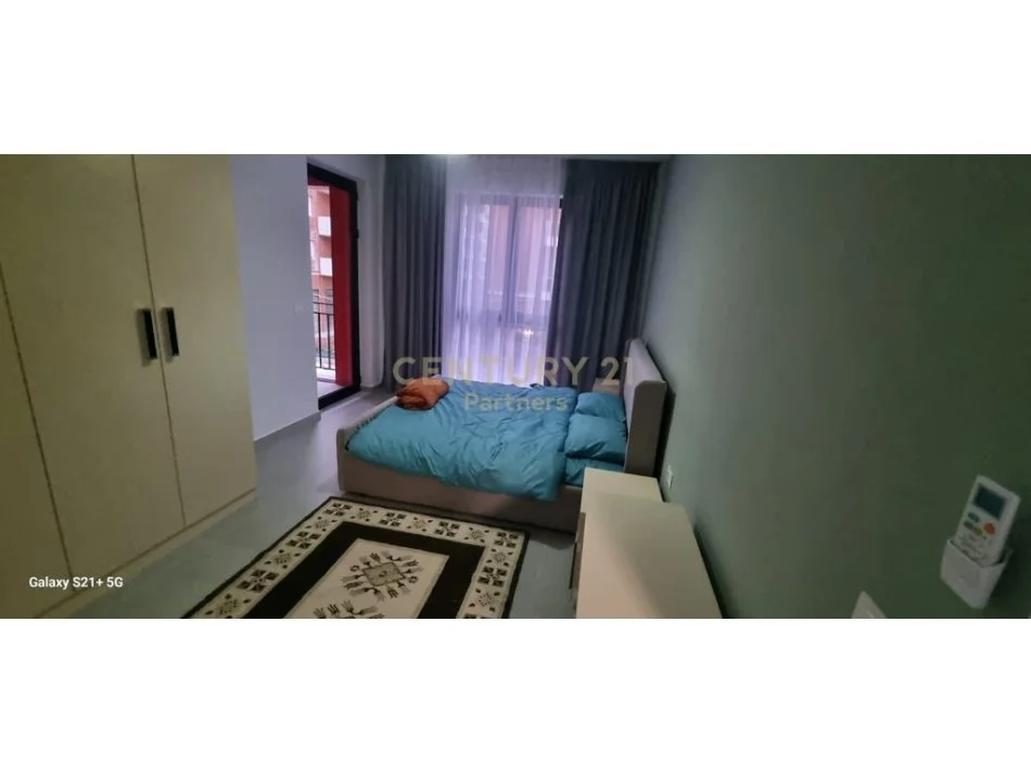 Tirane, jepet me qera apartament 2+1 Kati 1, 98 m² 650 € (UNAZE TE RE)