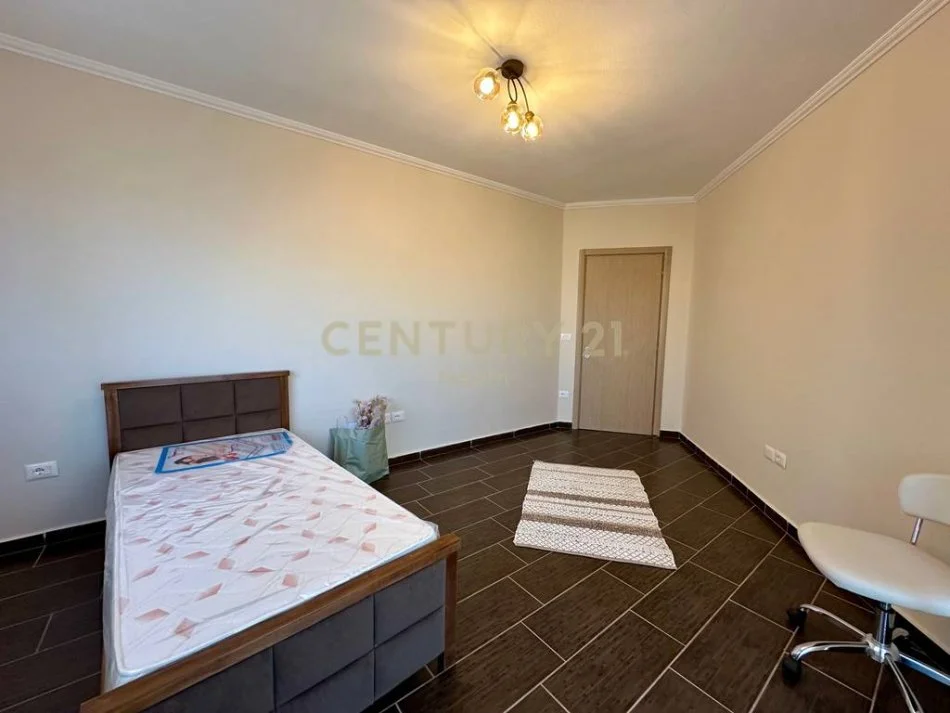 Tirane, jepet me qera apartament 2+1+Aneks+Ballkon Kati 5, 118 m² 500 € (Neom123366)