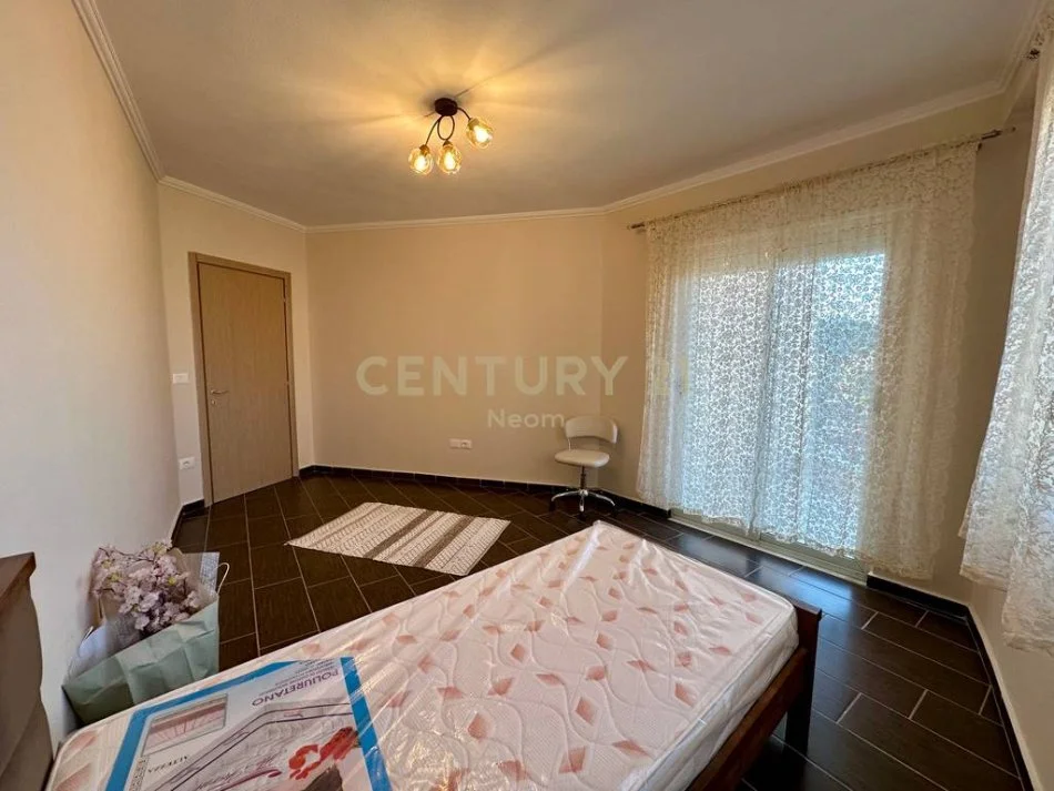 Tirane, jepet me qera apartament 2+1+Aneks+Ballkon Kati 5, 118 m² 500 € (Neom123366)