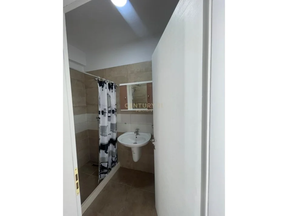 Tirane, jepet me qera apartament Kati 7, 94 m² 800 € (KOMPLEKSI MAGNET)