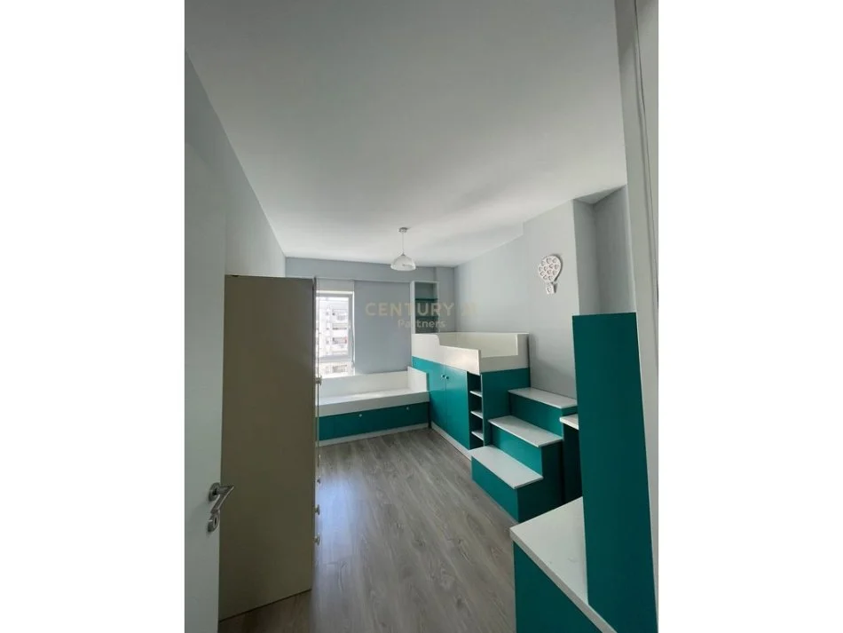 Tirane, jepet me qera apartament Kati 7, 94 m² 800 € (KOMPLEKSI MAGNET)