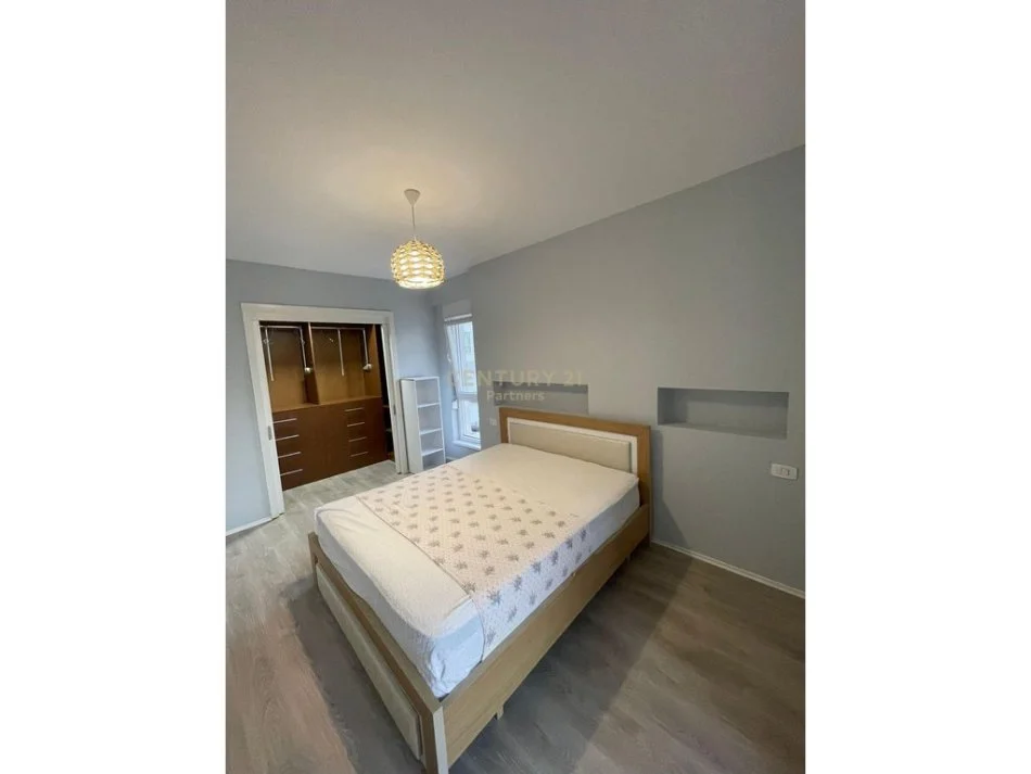 Tirane, jepet me qera apartament Kati 7, 94 m² 800 € (KOMPLEKSI MAGNET)