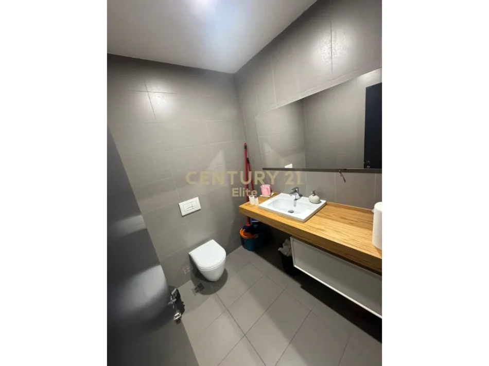 Tirane, jepet me qera zyre Kati 2, 100 m² 1.100 € (Rruga Elbasanit)