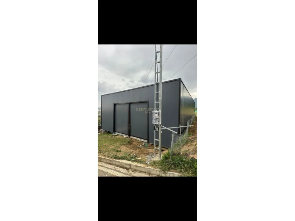 Tirane, jepet me qera ambjent biznesi , 400 m² 1.000 € (Bathore, Kamez)