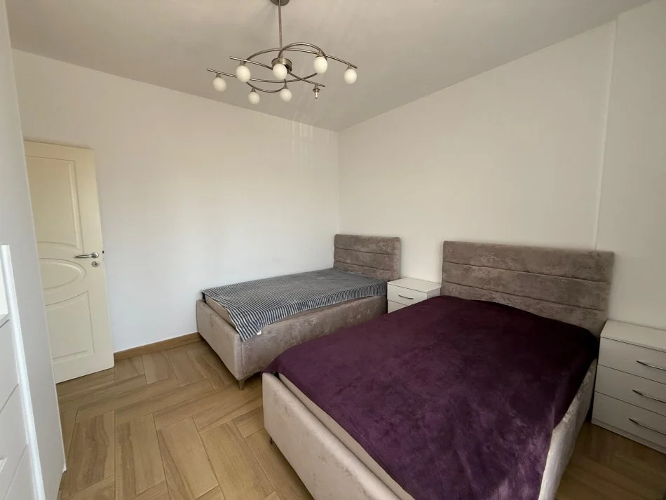 Tirane, jepet me qera apartament 2+1+Aneks+Ballkon Kati 4, 95 m² 900 € 