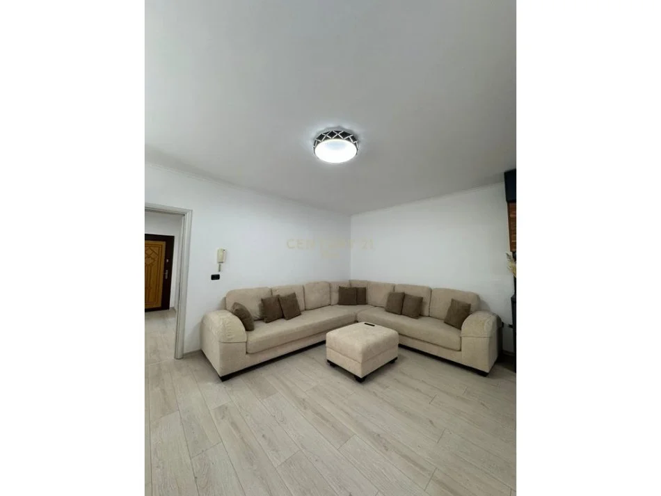 Tirane, jepet me qera apartament 2+1+Ballkon Kati 3, 116 m² 900 € (Brryli)