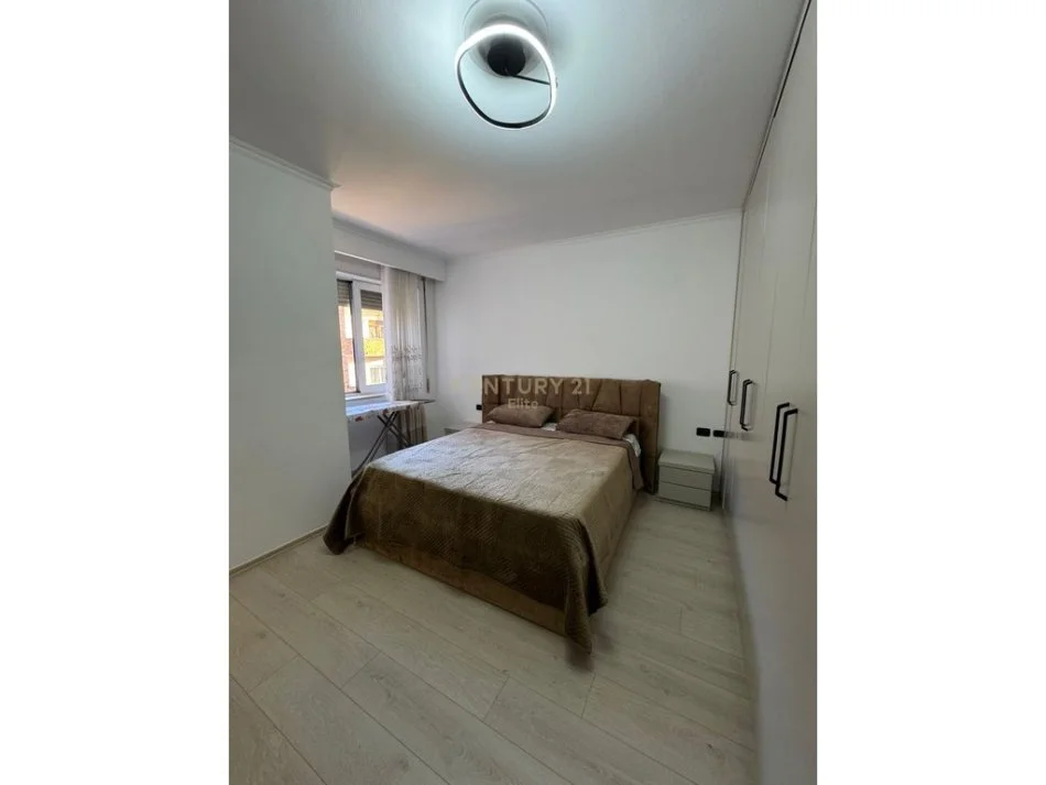 Tirane, jepet me qera apartament 2+1+Ballkon Kati 3, 116 m² 900 € (Brryli)