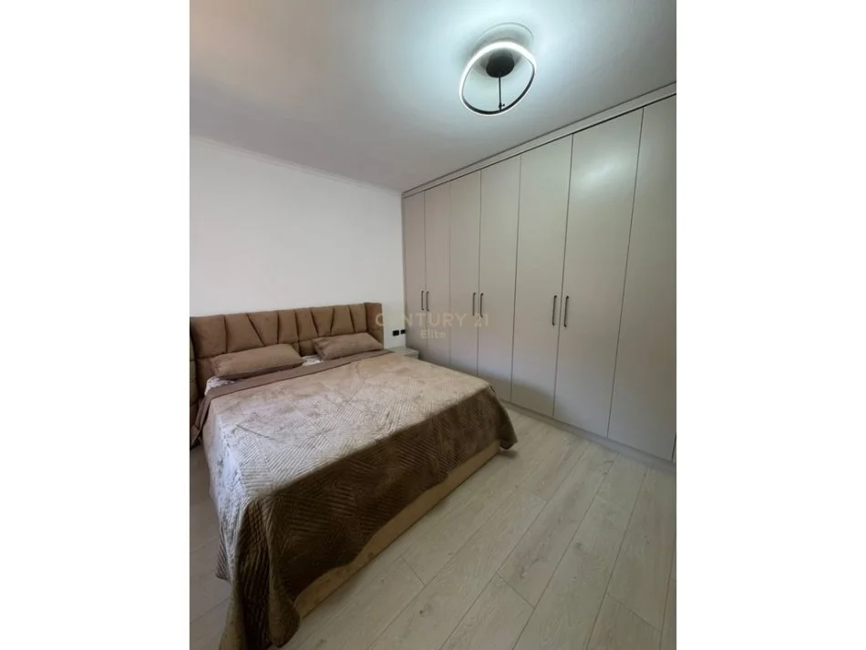 Tirane, jepet me qera apartament 2+1 Kati 3, 116 m² 900 € (Bulevardin Bajram Curri , Brryl)