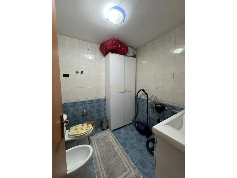 Tirane, jepet me qera apartament 2+1 Kati 3, 116 m² 900 € (Bulevardin Bajram Curri , Brryl)