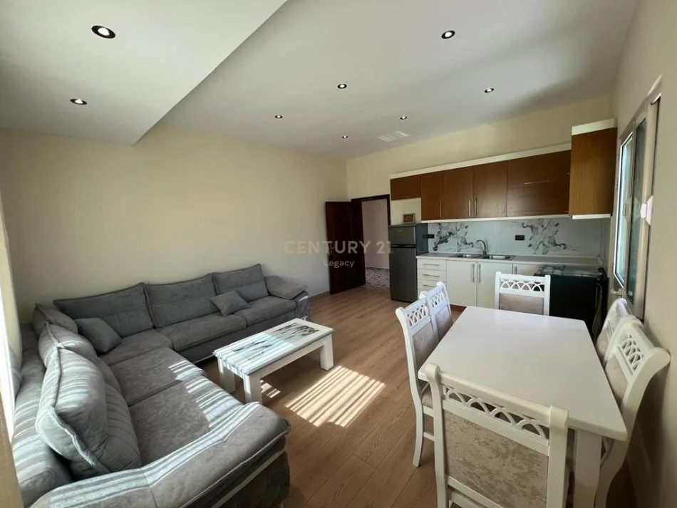 Tirane, jepet me qera apartament 2+1+Ballkon Kati 3, 95 m² 600 € (Vilat Amerikane)