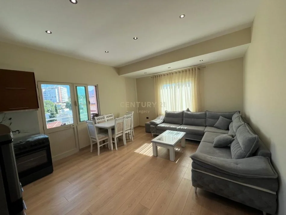 Tirane, jepet me qera apartament 2+1+Ballkon Kati 3, 95 m² 600 € (Vilat Amerikane)