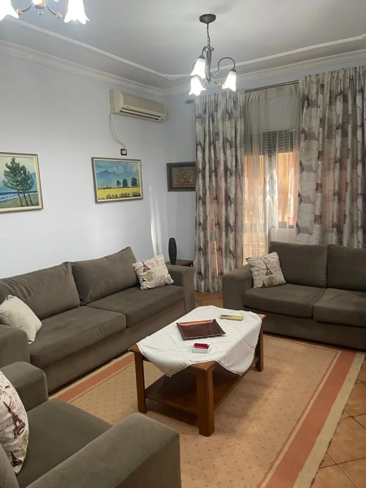 Tirane, jepet me qera apartament 3+1 Kati 6, 116 m² 450 € (Komgresi manastirit)