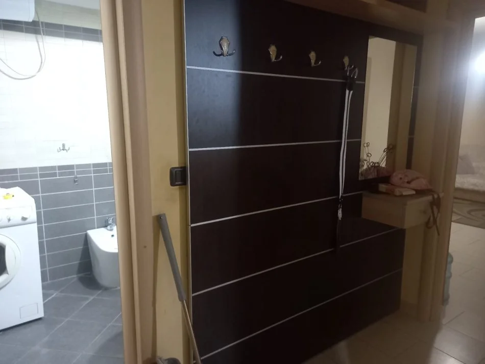 Tirane, jepet me qera apartament 2+1 Kati 2, 70 m² 600 € 