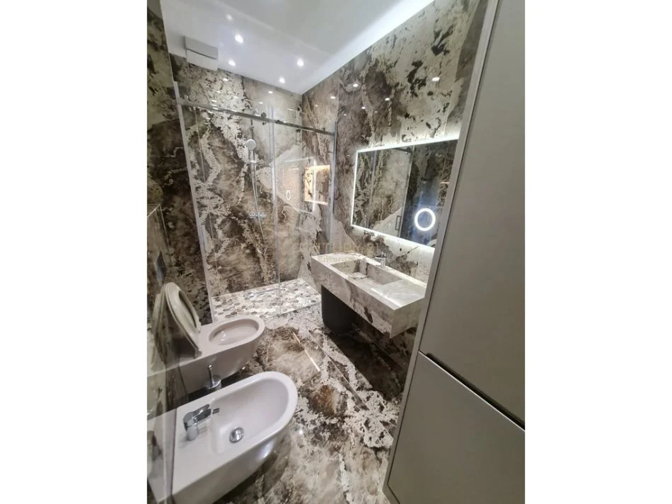 Tirane, jepet me qera apartament 1+1 Kati 4, 100 m² 1.200 € (Liqeni i Thate)