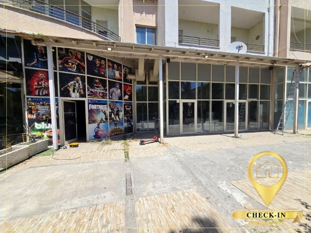 Tirane, jepet me qera ambjent biznesi Kati 0, 222 m² 2.500 € (Rruga Eshref Frasheri)