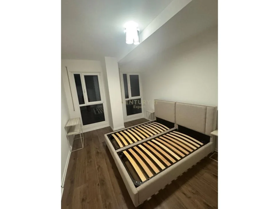 Tirane, jepet me qera apartament 1+1 , 64 m² 650 € 