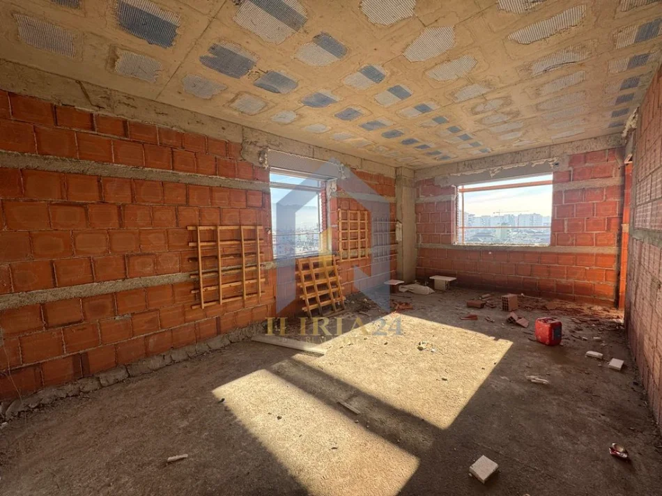 Tirane, shes apartament 2+1+Ballkon Kati 1, 122 m² 124.000 € (Apartament 2+1 per shitje ne Kamez Point Center)