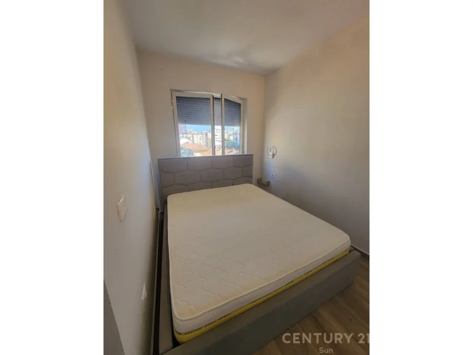 Tirane, jepet me qera 1+1 Kati 4, 550 € 