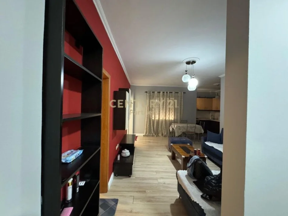 Tirane, jepet me qera apartament 1+1 Kati 1, 59 m² 350 € (AFER SPAR 2 NE FRESK)