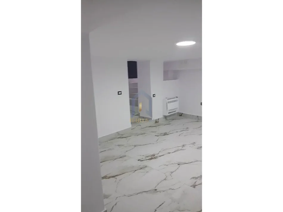 Tirane, jap me qera apartament 2+1+Ballkon Kati 1, 74 m² 550 € (Zyre me qira tek 21 Dhjetori Report TV)