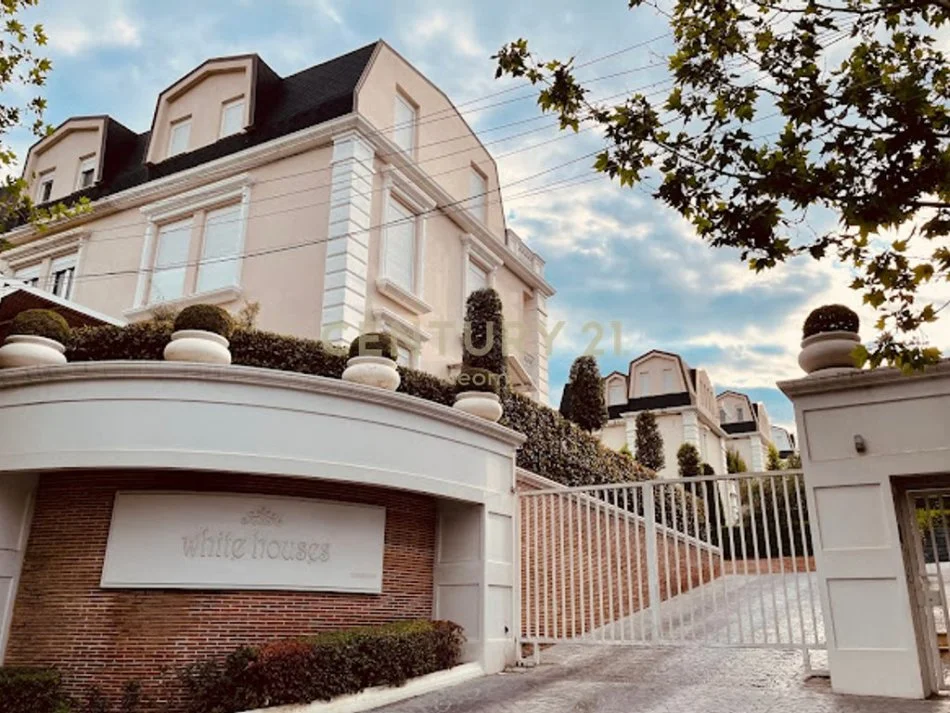 Tirane, jepet me qera Vile 3 Katshe Kati 3, 358 m² 2.600 € (White House)