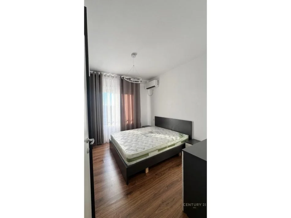 Tirane, jepet me qera apartament 2+1 Kati 3, 86 m² 600 € (Selite)