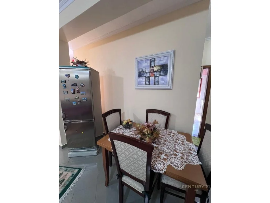 Tirane, jepet me qera apartament 2+1 Kati 7, 85 m² 620 € (ne zonen e Brylit)