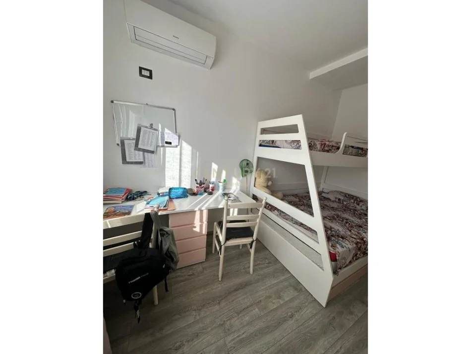 Tirane, shitet apartament 2+1 Kati 2, 115 m² 220.000 € (ne zonen e Brrylit, perballe Maternitetit te R)