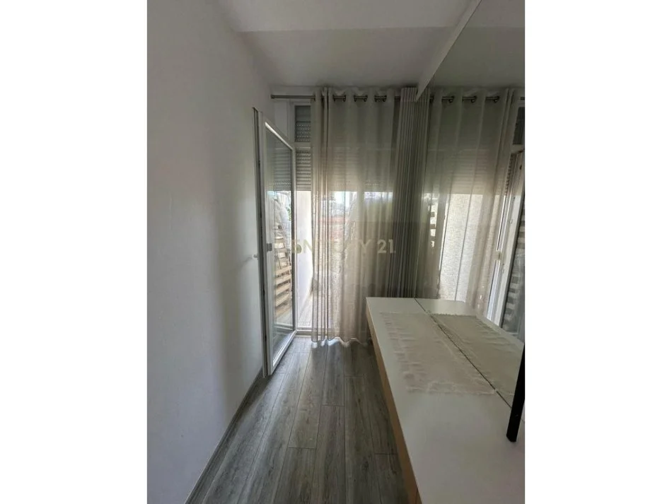 Tirane, shitet apartament 2+1 Kati 2, 115 m² 220.000 € (ne zonen e Brrylit, perballe Maternitetit te R)