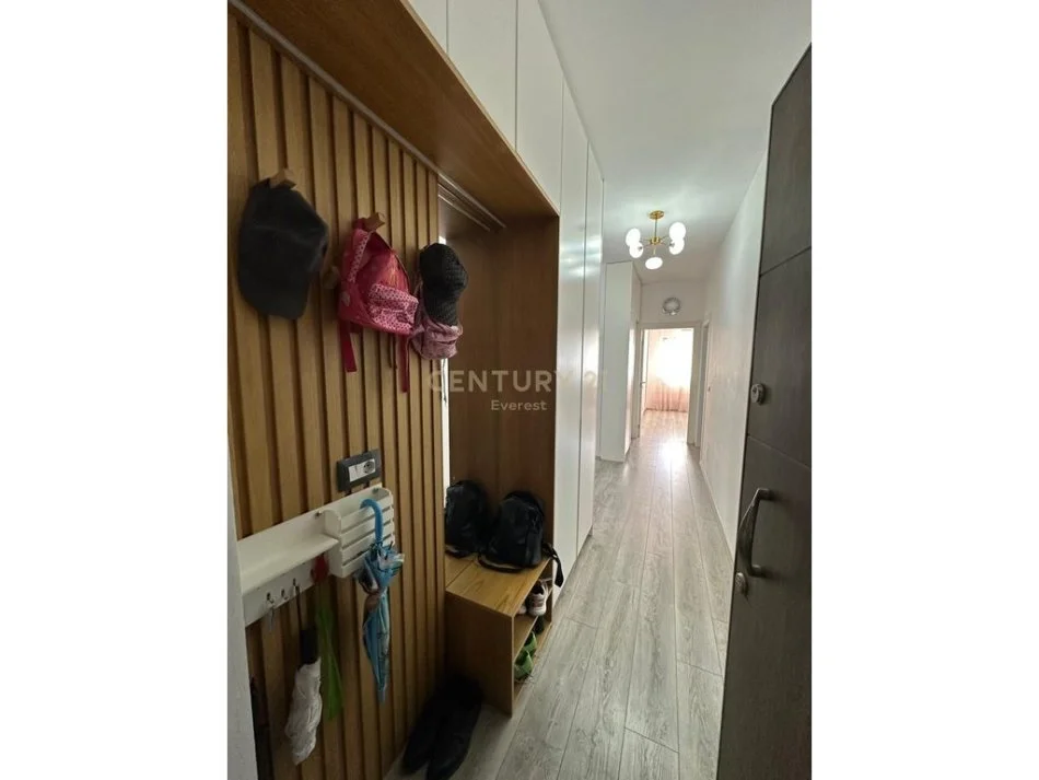 Tirane, shitet apartament 2+1 Kati 2, 115 m² 220.000 € (ne zonen e Brrylit, perballe Maternitetit te R)