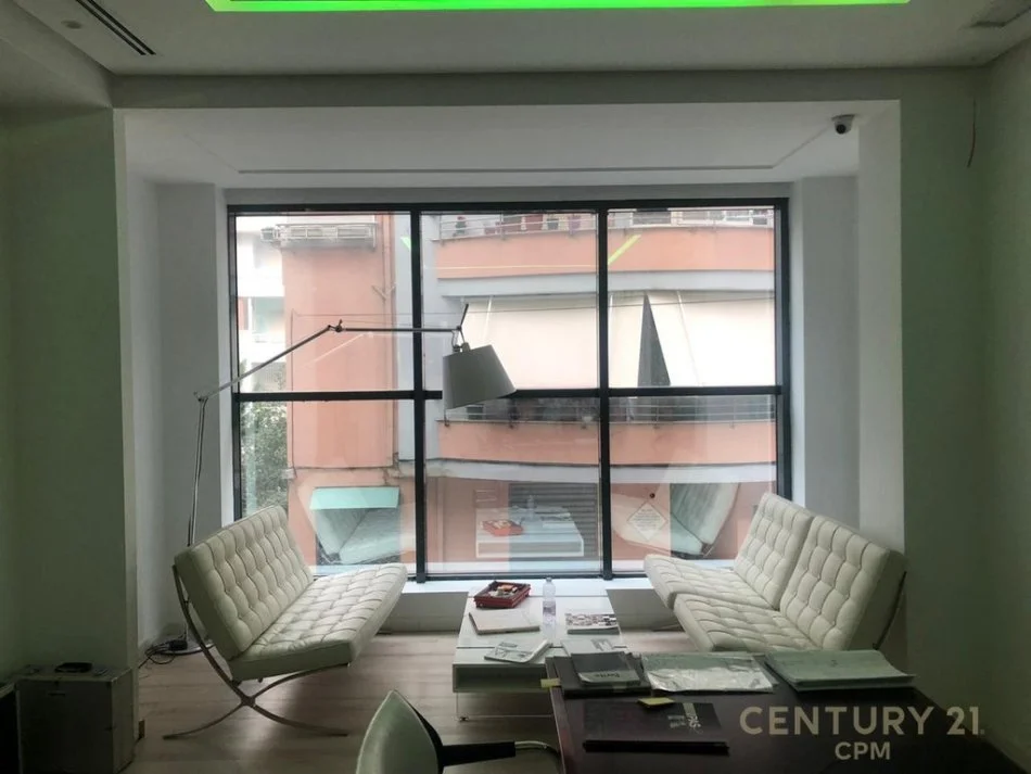 Tirane, jepet me qera zyre Kati 1, 200 m² 1.500 € (Kodra e Diellit)