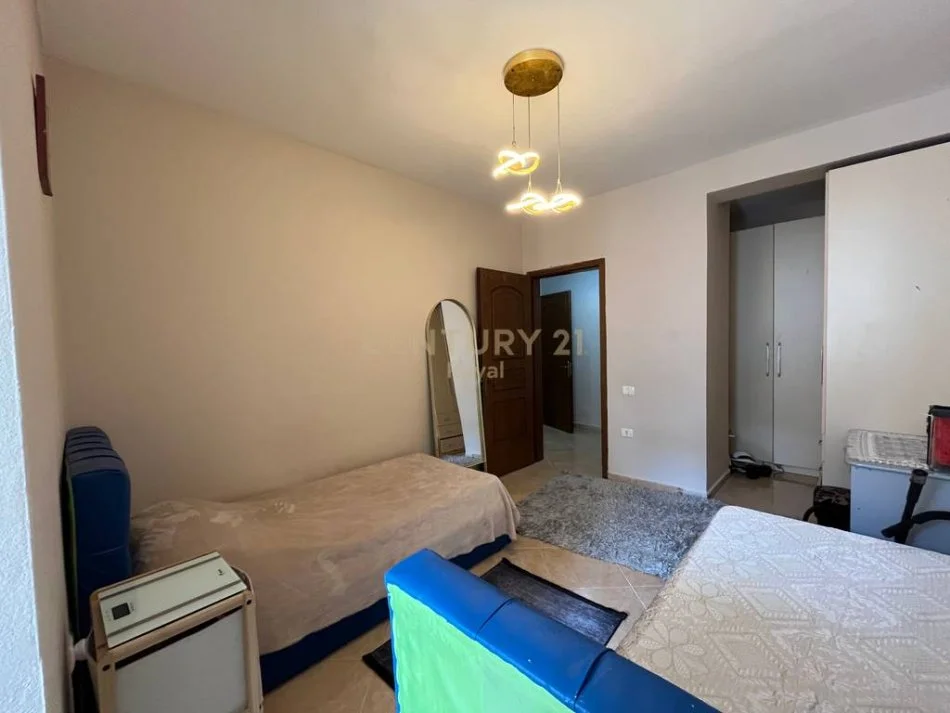 Tirane, jepet me qera apartament 2+1+Aneks+Ballkon Kati 4, 100 m² 130.000 €
