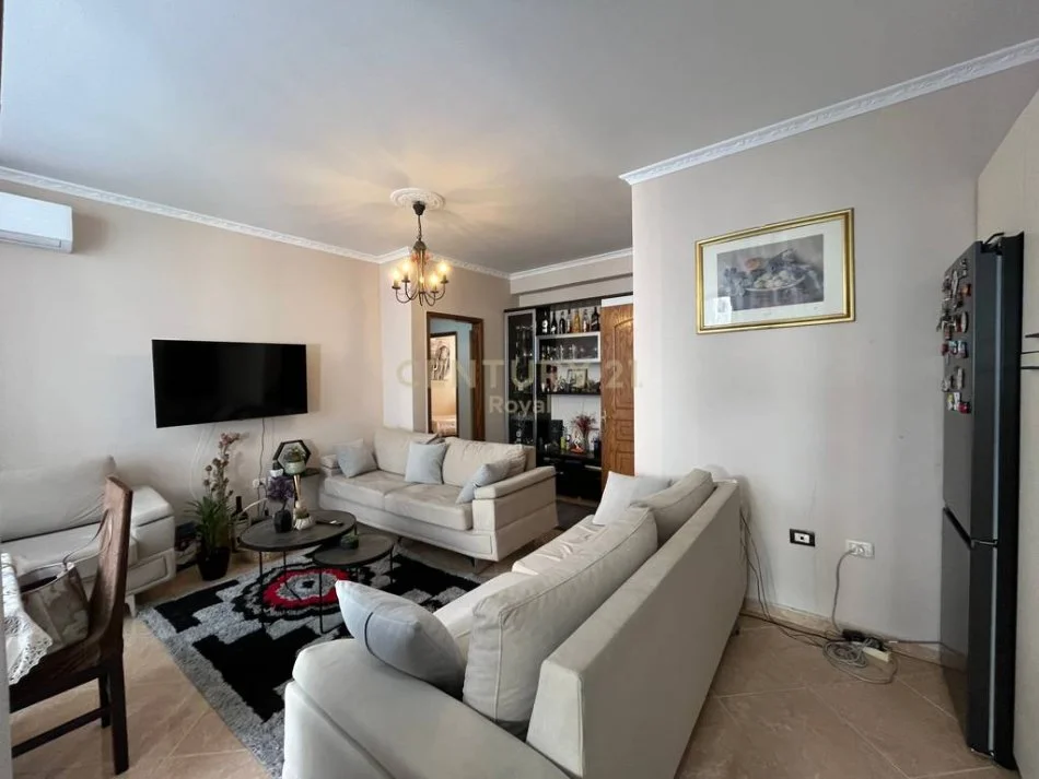 Tirane, jepet me qera apartament 2+1+Aneks+Ballkon Kati 4, 100 m² 130.000 €
